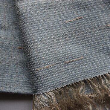 草木染め、手織りのシルクストール