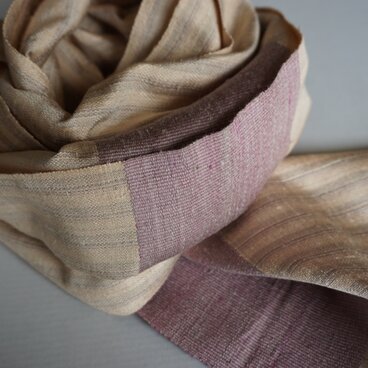 草木染め、手織りシルクストール