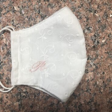 アゴまで隠れる夏用立体マスク☆手刺繍イニシャル　R フィルターポケットあり　1枚