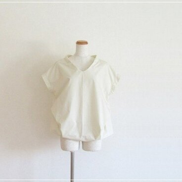 アイボリー* フロントタックブラウス