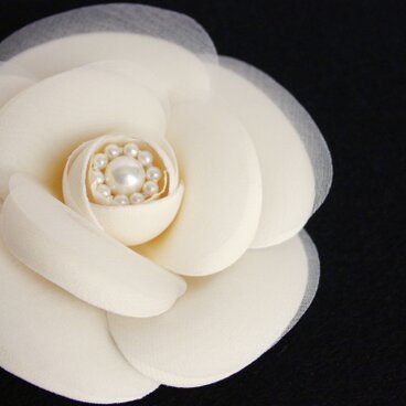 カメリアのシルクコサージュ＜アイボリーホワイト/オーガンジー＞CY003FO-C8SP