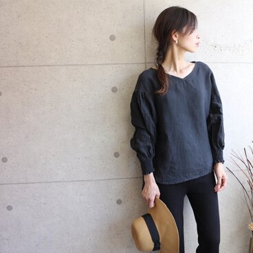 ベルギーリネンで魅せるデザインブラウス　ブラック