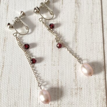 １月・６月誕生石！【イヤリング】淡水パールとガーネットのチェーン・銀♪