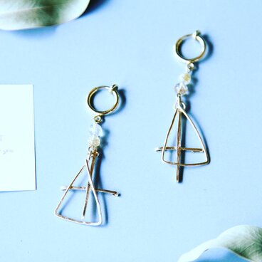 ルチルクォーツとゴールドクロスのイヤリング