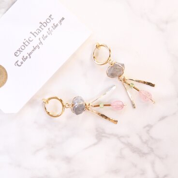 ラブラドライトと木洩れ日のイヤリング