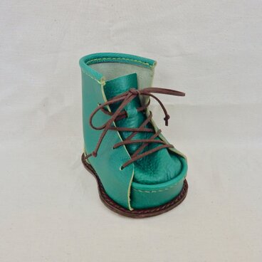 ハイカットスニーカー型  本革メガネ＆ペンスタンド 〜ディスプレイにも〜「グリーン」