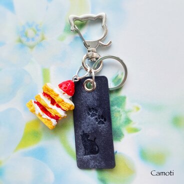 革タグの猫キーホルダー（ネイビー）