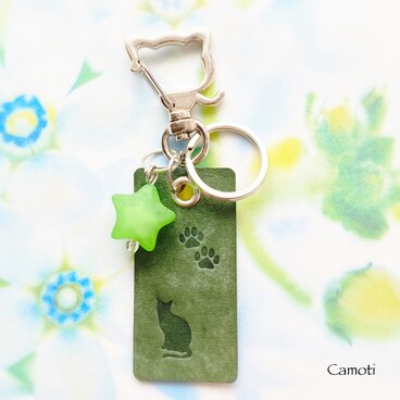 革タグの猫キーホルダー（グリーン）