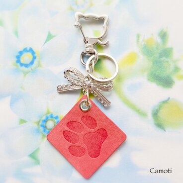 革タグの猫キーホルダー（ピンク）