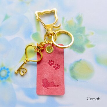 革タグの猫キーホルダー（ピンク）