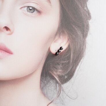 パール3連ピアスK10YG/ K18YG　色：ブラック