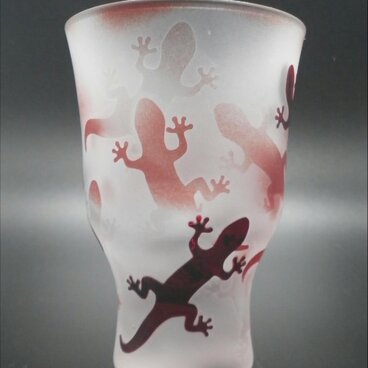 【被せ馬上杯ぐい吞み 赤】やもり柄