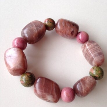 大粒サンストーン・ユナカイト・シリシャスシストのブレスレット