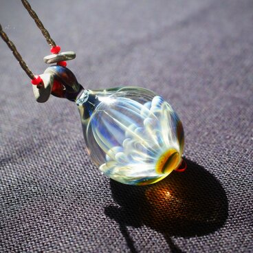 ガラスペンダント　蓮　ネパールビーズ&カレンシルバー