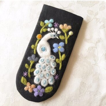 白孔雀のメガネケース