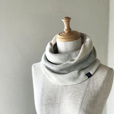 さらふわオーガニックコットン/リバーシブルねじりスヌード　生成細BD×グレー無地