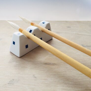 スクエア柄 シンプル筆置き (２本置き用)