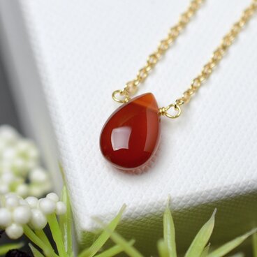 こっくり茜色 カーネリアンの天然石ネックレス ステンレス（誕生日プレゼント, プチギフト, 無料ギフトラッピング）