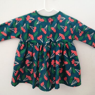 さくらんぼ　ワンピース　80〜90