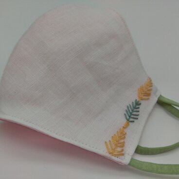 刺繍❁ホワイトリネン100％立体マスク（調節ゴム・ポケット付き）