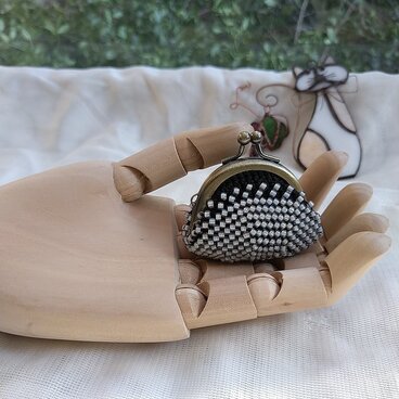 小さなビーズがま口　財布　小銭入れ　ギフト　プレゼント　