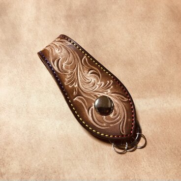革のキーリング　唐草模様　茶色　アンティーク