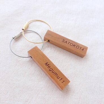 《名入れ無料》シンプルなcherryのキーホルダー