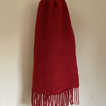 赤のホームスパンマフラー