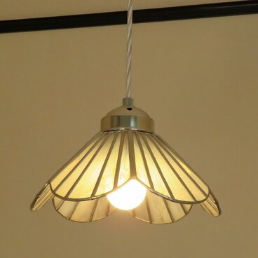 シャンパンピンクのお花（ステンドグラスペンダントライト）吊り下げガラス照明・ M～Lサイズ（コード長さ選択できます）