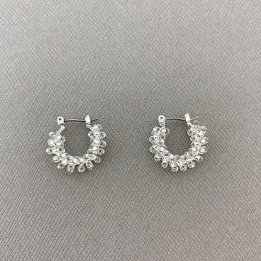 ガラスビーズのフープピアス（クリア）