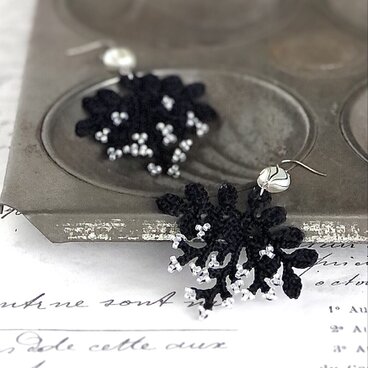 [再販]ゼブラ模様淡水パール&レースリーフピアス(イヤリング変更可)