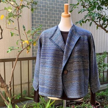 ブルーグレイのジャケット