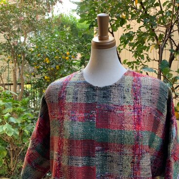 赤チェックの五分袖セーター