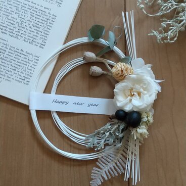 フレンチマリアンヌと白水引の正月飾り (プリザーブドフラワードライフラワーグリーン　アンティーク ギフト)