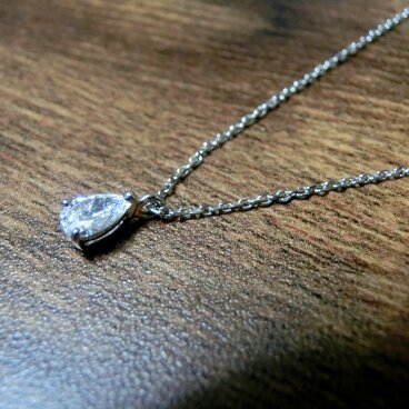 しずく型ダイヤのＰＴネックレス