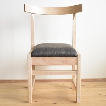 北海道産カバ桜のダイニングチェアー　ファブリック（T7388）