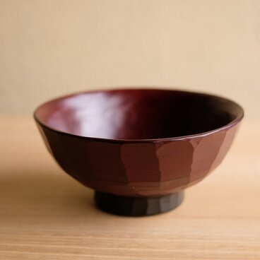 栃・たたき彫り飯椀　（小）赤