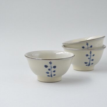 なずな草文のお茶碗　小