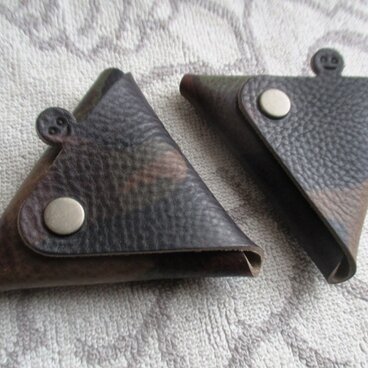 【再登場】迷彩（カモフラージュ）柄　ちょっと突き出た三角コインケース　