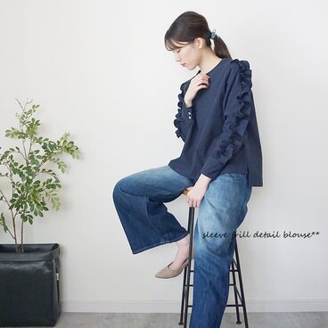 袖フリルディテールブラウス