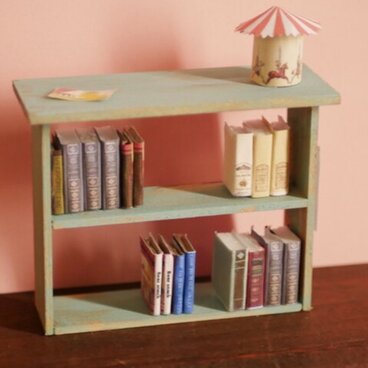 パステル本棚と洋書のミニチュア