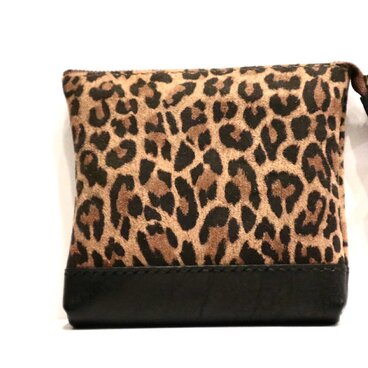 本革ヒョウ柄ポーチ