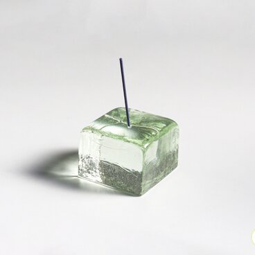 リサイクルガラスのお香立て　角　若菜色
