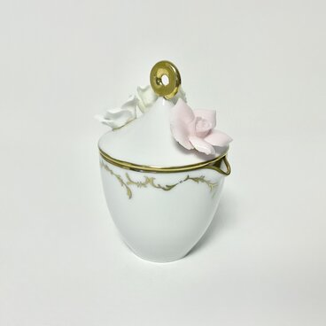 陶花の蓋のミルクピッチャー