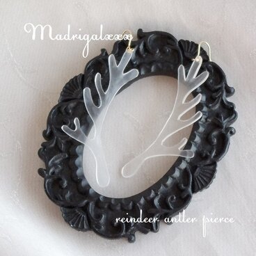 再販*氷のトナカイの角ピアス*