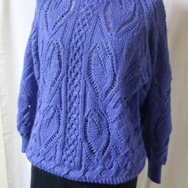 すっきり青のセーター