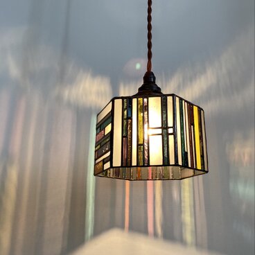 ステンドグラスランプ　６角、グレーとストライプたち