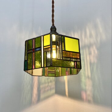 ステンドグラスランプ　6角、グリーンとストライプたち