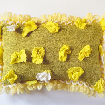 くしゅっとウールのほっこりクッション　Firaps_ye