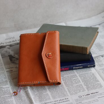 本の厚みに対応するレザーブックカバー｜文庫本＝a6サイズ【革６色】12色の刺繍＆糸カスタム無料・名入れ有料・st-3